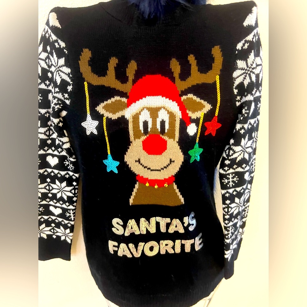 No boundaries in girls 👧  Christmas sweater